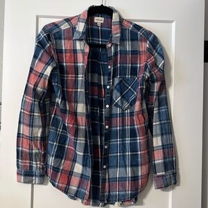 Women’s plaid button up
